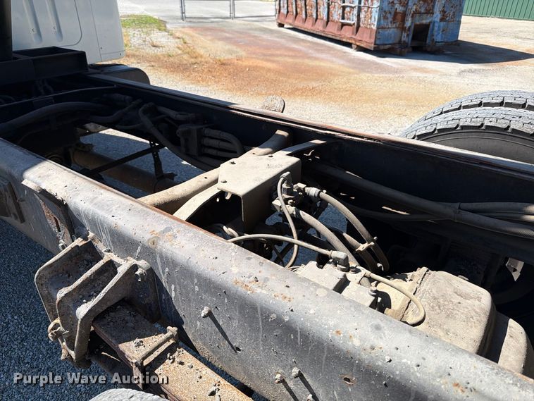 image for item FK2175 2001 International 4900 dump truck