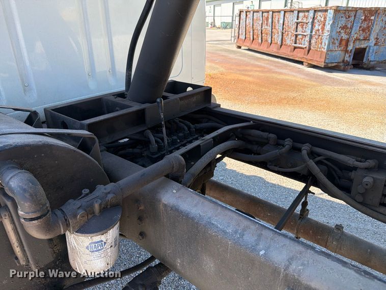 image for item FK2175 2001 International 4900 dump truck