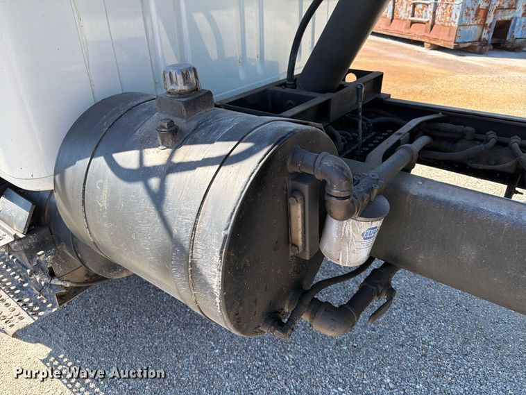 image for item FK2175 2001 International 4900 dump truck