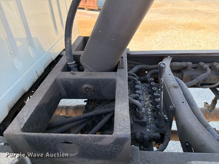 image for item FK2175 2001 International 4900 dump truck