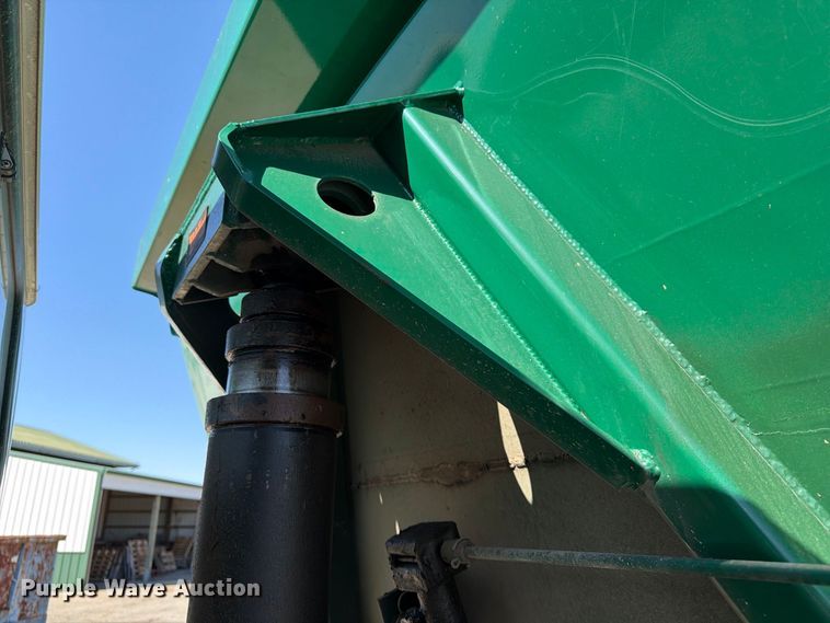 image for item FK2175 2001 International 4900 dump truck