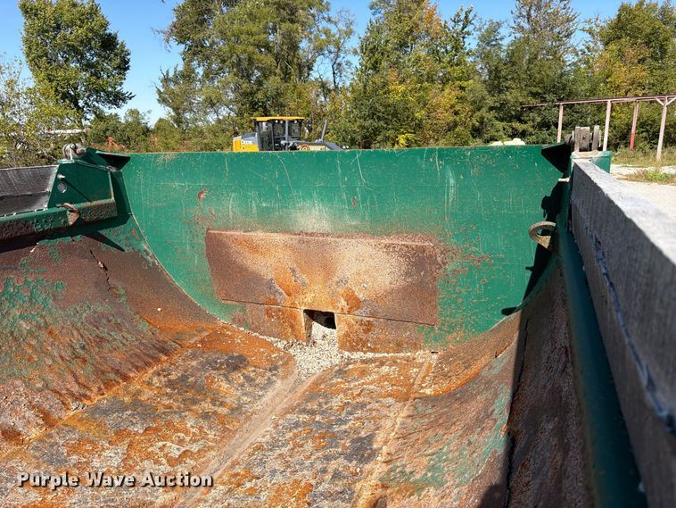 image for item FK2175 2001 International 4900 dump truck