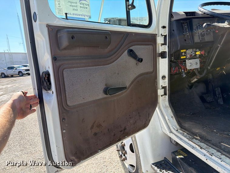 image for item FK2175 2001 International 4900 dump truck