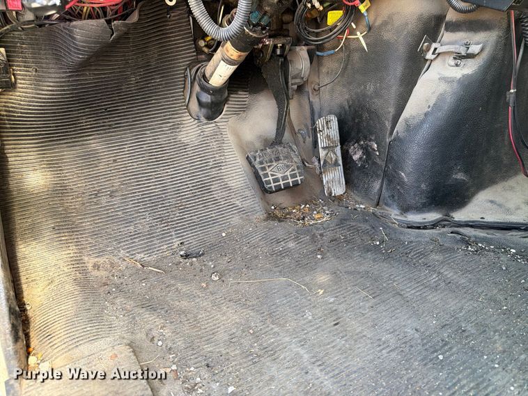 image for item FK2175 2001 International 4900 dump truck