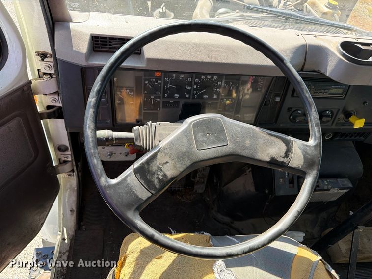 image for item FK2175 2001 International 4900 dump truck