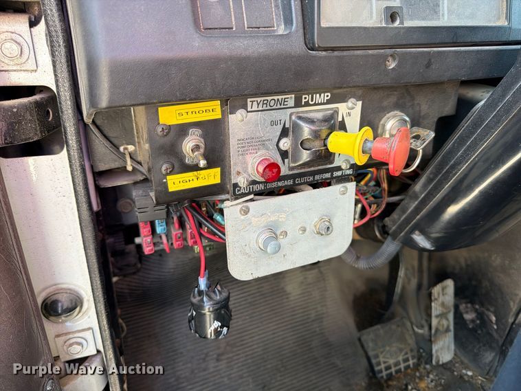 image for item FK2175 2001 International 4900 dump truck