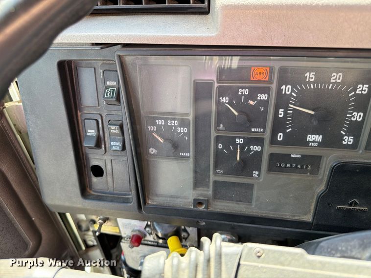 image for item FK2175 2001 International 4900 dump truck
