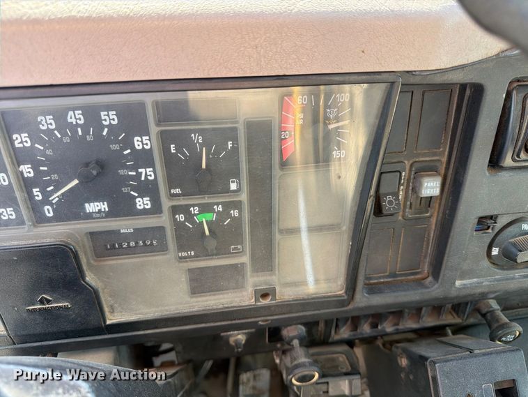 image for item FK2175 2001 International 4900 dump truck