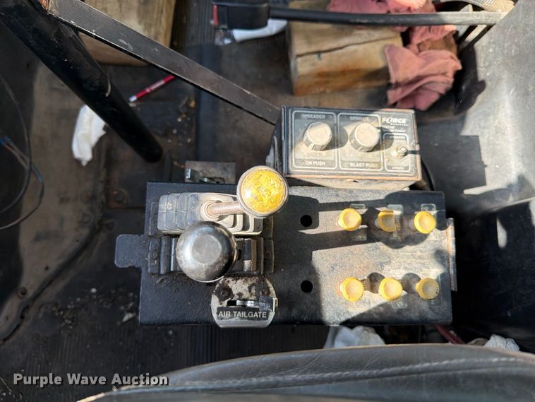 image for item FK2175 2001 International 4900 dump truck