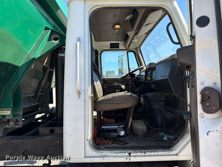 image for item FK2175 2001 International 4900 dump truck