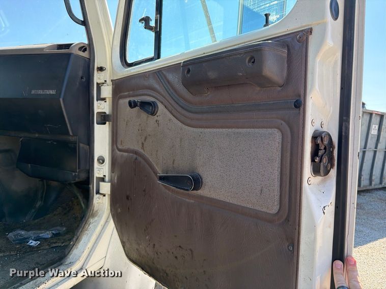image for item FK2175 2001 International 4900 dump truck
