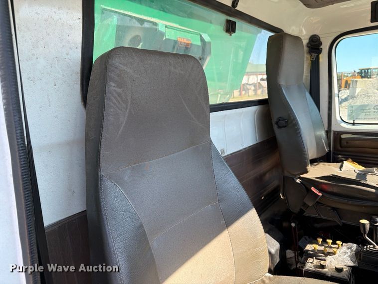 image for item FK2175 2001 International 4900 dump truck
