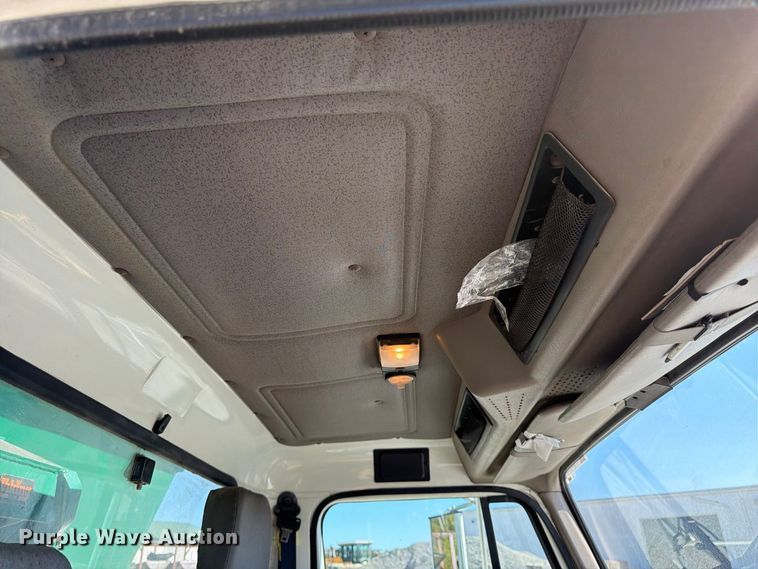 image for item FK2175 2001 International 4900 dump truck