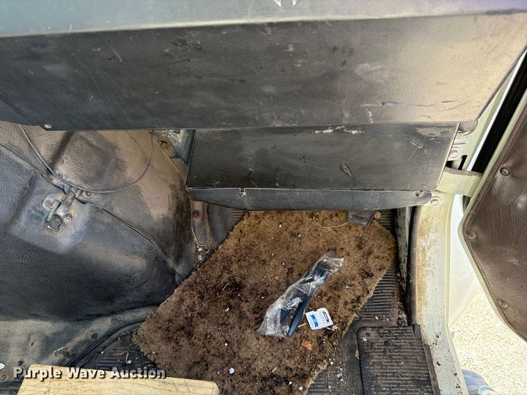 image for item FK2175 2001 International 4900 dump truck