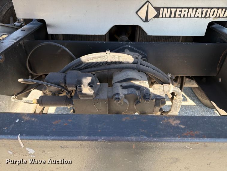 image for item FK2175 2001 International 4900 dump truck