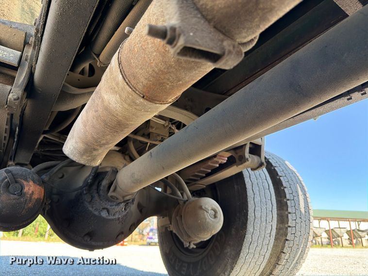 image for item FK2175 2001 International 4900 dump truck