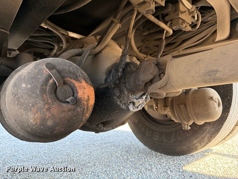 image for item FK2175 2001 International 4900 dump truck