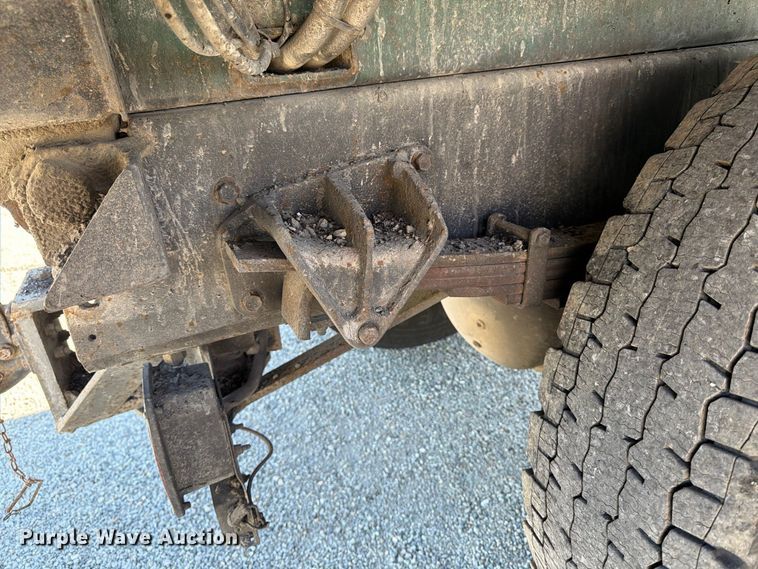 image for item FK2175 2001 International 4900 dump truck