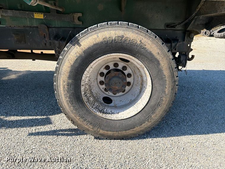 image for item FK2175 2001 International 4900 dump truck
