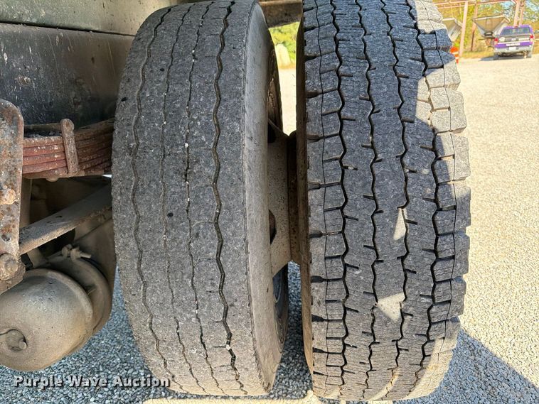 image for item FK2175 2001 International 4900 dump truck