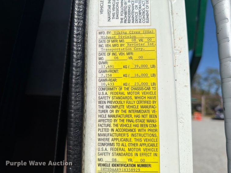 image for item FK2175 2001 International 4900 dump truck