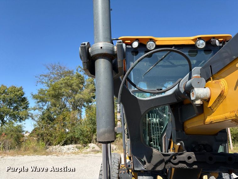 2015 John Deere 672G
