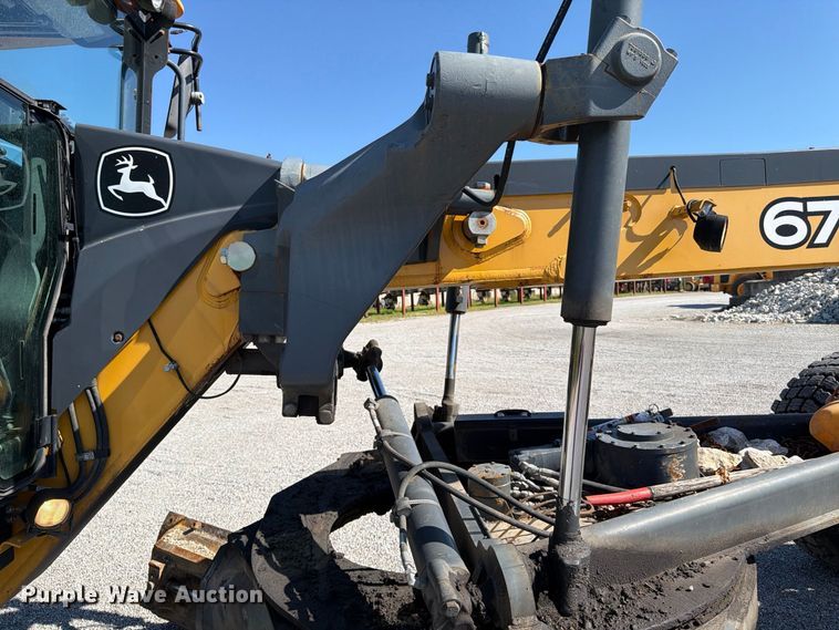 2015 John Deere 672G