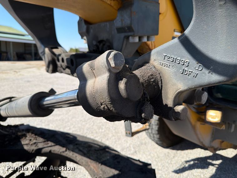 2015 John Deere 672G