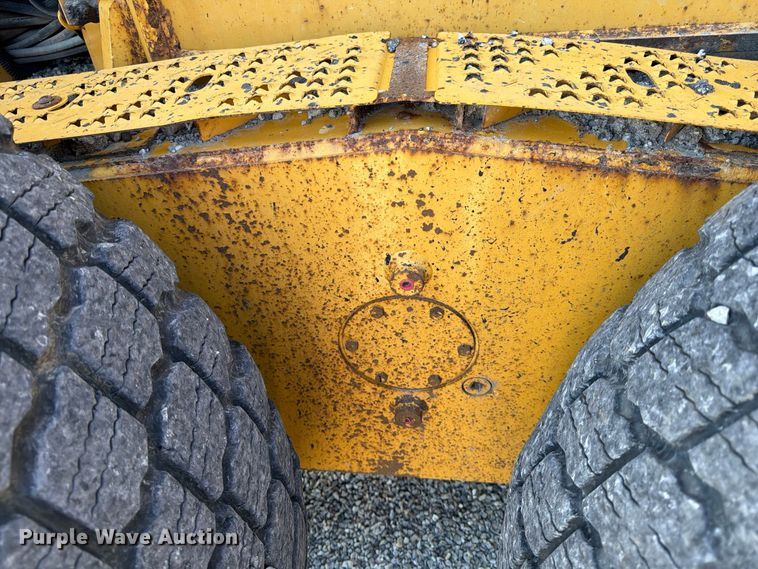 2015 John Deere 672G