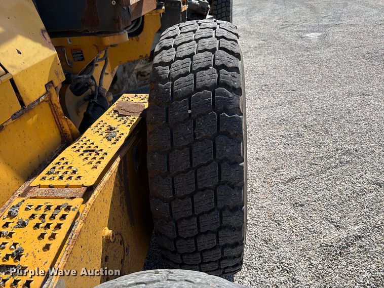 2015 John Deere 672G