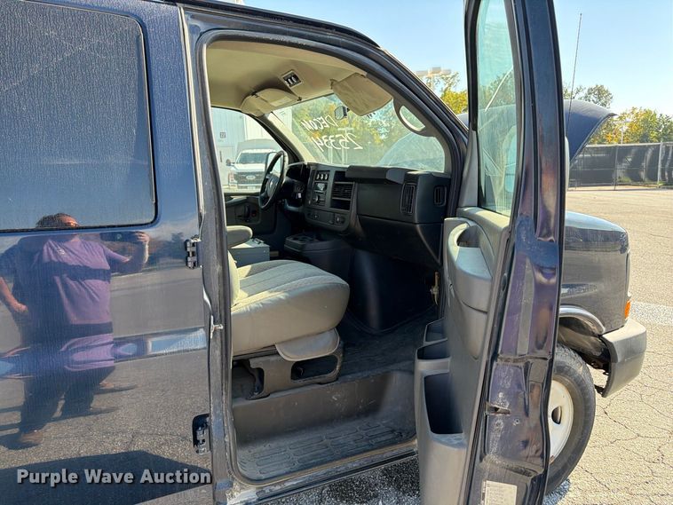 image for item FK2179 2015 Chevrolet Express 2500 van
