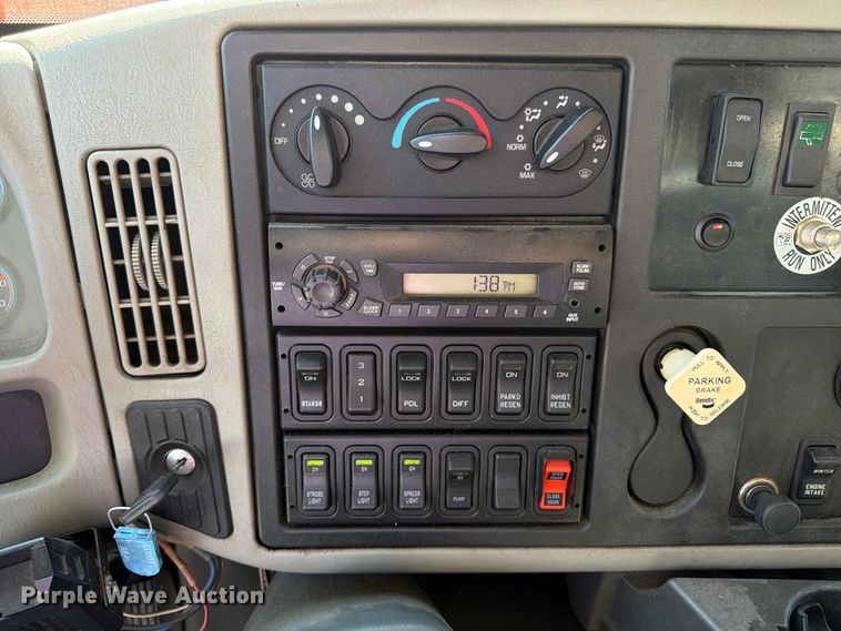 image for item FK2188 2014 International 7600 SBA dump truck