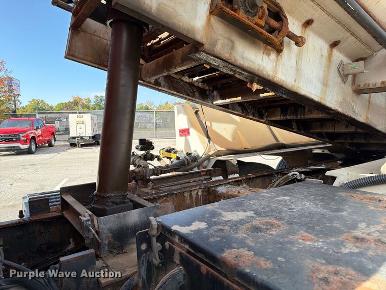 image for item FK2205 2014 International 7600 SBA dump truck