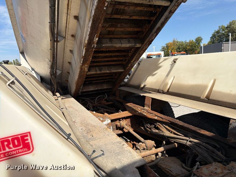 image for item FK2205 2014 International 7600 SBA dump truck