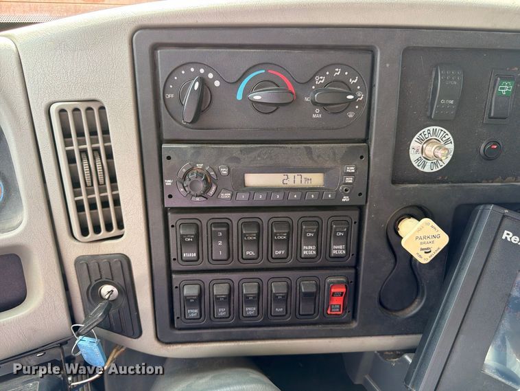 image for item FK2205 2014 International 7600 SBA dump truck