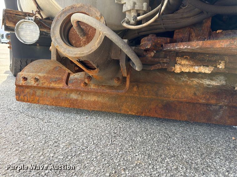 image for item FK2205 2014 International 7600 SBA dump truck