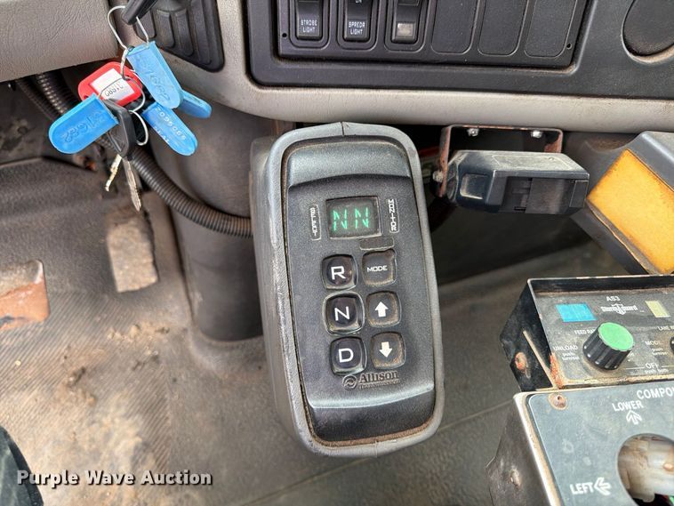 image for item FK2206 2011 International 4300 SBA dump truck