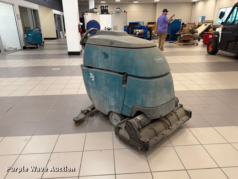 image for item FK2212 Tennant T5 floor scrubber