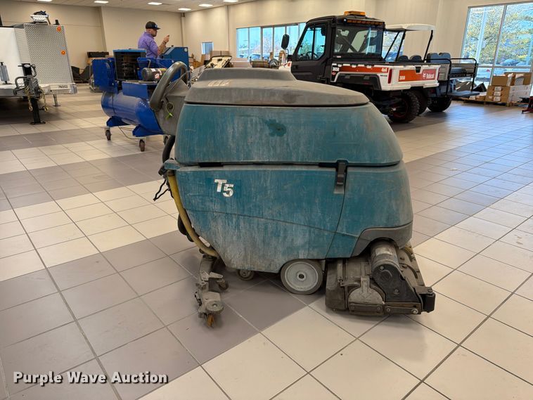 image for item FK2212 Tennant T5 floor scrubber