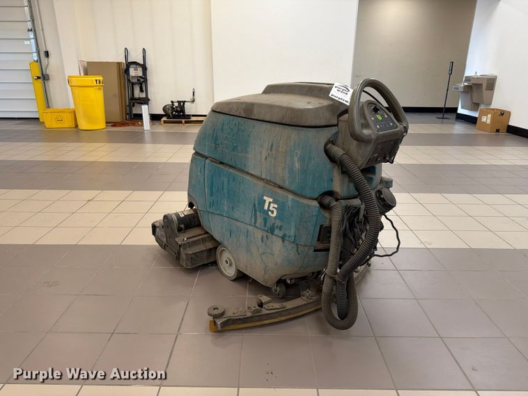 image for item FK2212 Tennant T5 floor scrubber
