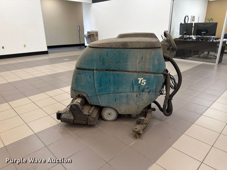 image for item FK2212 Tennant T5 floor scrubber