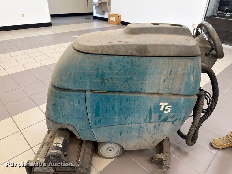 image for item FK2212 Tennant T5 floor scrubber