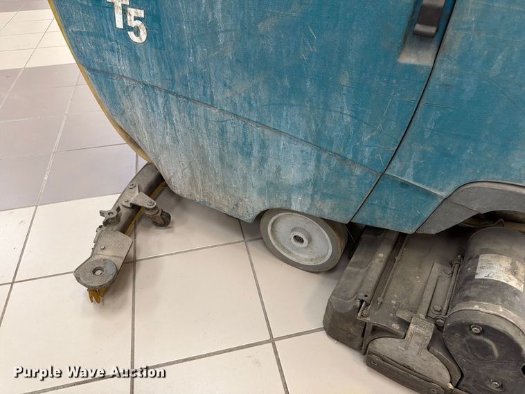 image for item FK2212 Tennant T5 floor scrubber