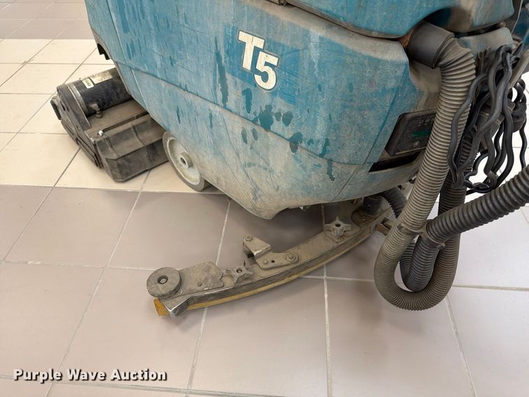 image for item FK2212 Tennant T5 floor scrubber