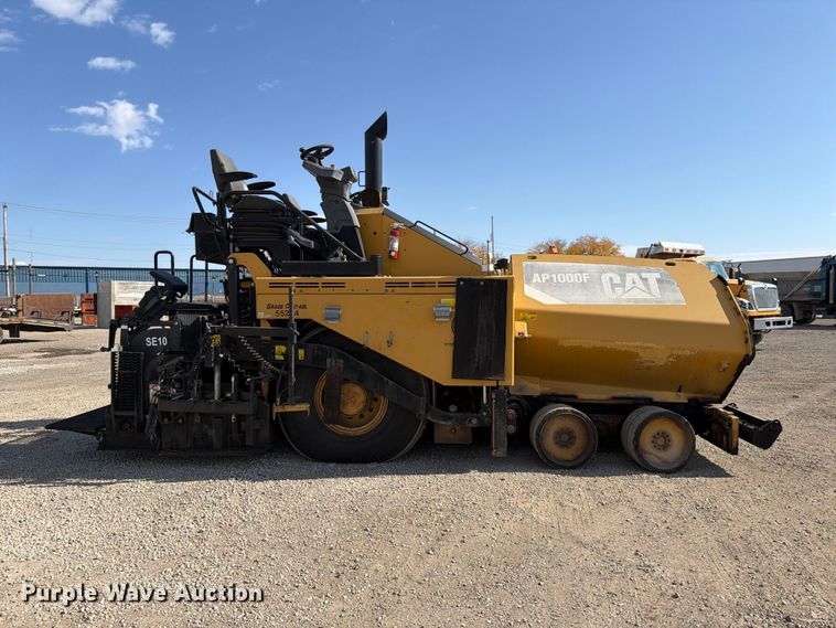 image for item FK2214 2015 Caterpillar AP1000F paver