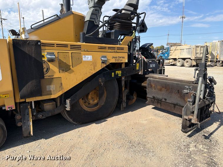 image for item FK2214 2015 Caterpillar AP1000F paver