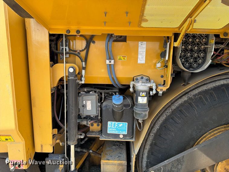 image for item FK2214 2015 Caterpillar AP1000F paver