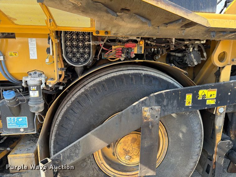 image for item FK2214 2015 Caterpillar AP1000F paver