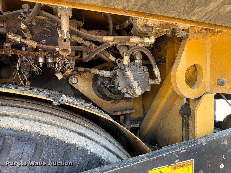 image for item FK2214 2015 Caterpillar AP1000F paver