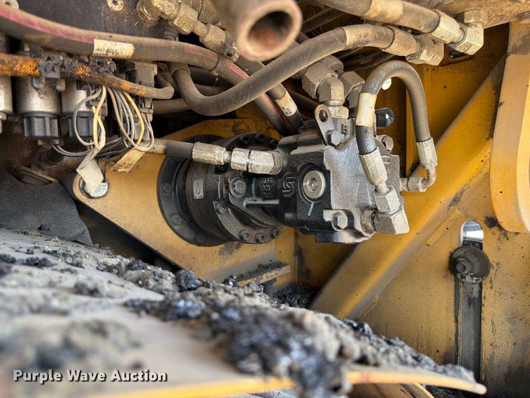 image for item FK2214 2015 Caterpillar AP1000F paver